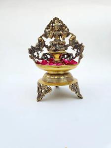 Nuevo Juego de Dos Portavelas de Latón con Diseño Art Deco para Decoración del Hogar y Bodas, Hecho en India - Product Image 4