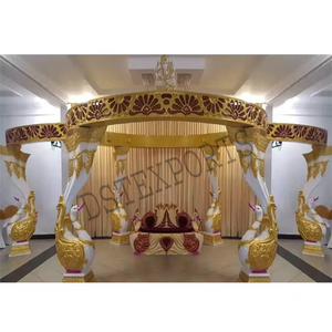 Impresionante Pilar de Pavo Real Tradicional de Fibra de Vidrio para Bodas al Estilo del Sur de la India, Ideal para Eventos en Melbourne - Product Image 1