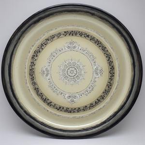 Bandeja de hierro con esencia dorada, bordes dorados brillantes, acabado suave y brillante, textura artística Art Deco inspirada en mármol elegante - Product Image 4