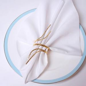 Rond de serviette élégant en or, accessoire de table élégant, parfait pour les mariages, les fêtes, les repas à la maison et les décorations de table de luxe. - Product Image 3