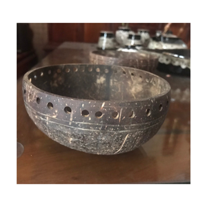 Commencez votre journée de façon naturelle avec nos bols en coquille de noix de coco, parfaits pour les bols à smoothie, les collations ou même vos céréales du matin - Product Image 1