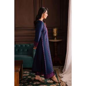 Ensemble 3 pièces pour femmes en batik brodé avec dupatta en mousseline et pantalon brodé de sequins - BIC-4878 - Product Image 5