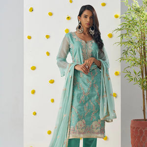 Lehenga Choli traditionnel de qualité supérieure, travail manuel, polyester léger, pour les événements culturels et les fêtes - Product Image 1