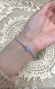 Pulsera de Plata 925 con Moissanita, Diseño Floral en el Centro, Elegante Pulsera de Tenis con Moissanita de Corte Redondo para Mujer, Regalo - Product Image 6