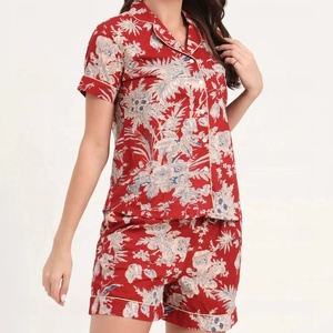 Conjunto de Dos Piezas para Mujer, Camisa con Estampado y Mangas con Volantes, Estilo Casual y Elegante - Product Image 1