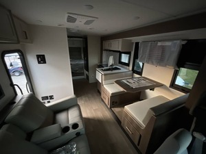 รถมือสองสภาพดี ปี 2026 E-a-s-t To W-e-s-t C-o-l-l-e-g-e A-v-e-n-u-e 2801S - Product Image 2