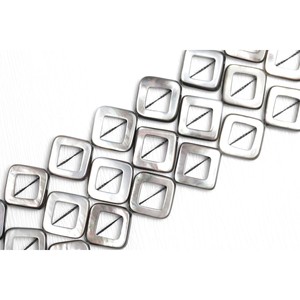 Cuentas Sueltas de Concha de Dos Capas con Taladro Diagonal Cuadrado para Halloween - Product Image 1