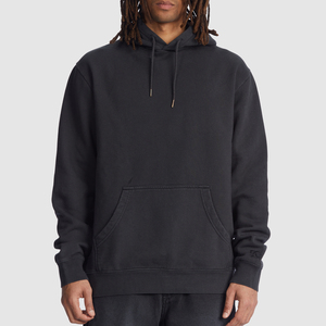 Sweat à capuche zippé noir pour homme, style techwear, avec bordures rouges, poches utilitaires, col montant, design décontracté, streetwear, vêtement d'extérieur - Product Image 4