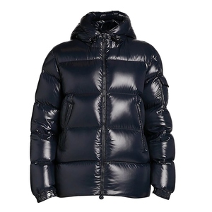 Blouson matelassé léger pour homme personnalisé avec logo frontal, imperméable et écologique en polyester/coton, design zippé pour l'extérieur en hiver - Product Image 1