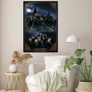 Póster de Diseño Tradicional de Harry Potter con el Castillo de Hogwarts en Material de Papel - Product Image 1