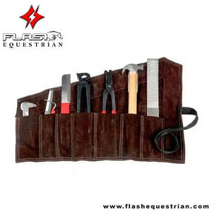 Kit enroulable d'outils de maréchal-ferrant en cuir Organisateur de salle de sellerie personnalisé Hilmar Tool Hardware Set Protective Leather Sheathe for Farriers - Product Image 6