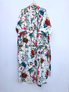Robe Kimono blanche en coton à fleurs Robe de chambre taille unique avec imprimé fleuri pour demoiselle d'honneur pour les vêtements de nuit d'été et de printemps - Product Image 6