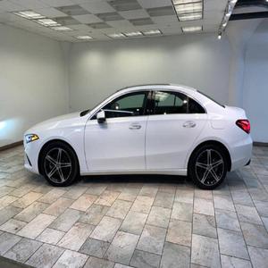 EXCELENTE ESTADO 2022-Mercedes-Benz Clase A A 220 4MATIC - Product Image 2