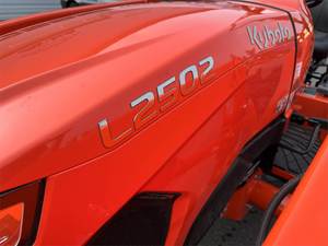 Tracteur à roues 4x4 L2502HST 20 CV 2025 – Tracteur de pelouse fiable et efficace avec composants essentiels : pompe et moteur - Product Image 3
