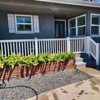 La valla de vinilo viene en una variedad de estilos para adaptarse a cualquier estilo de hogar. - Product Image 4