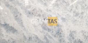 Plans de travail personnalisés pour cuisines et salles de bain en pierre naturelle de Carrara Calacata, coupés sur mesure pour hôtels et projets - Product Image 1