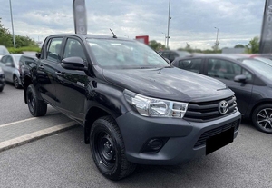 Neatly Used 2018 <b>T</b>-o-y-ota Hi-lux Pickup 2.4 D-4d Active 4wd Euro 6 4dr, Left-Hand <b>Drive</b>, 5-Speed Manual, 4WD - Product Image 3