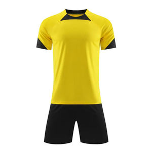 Tenue de football de haute qualité fabriquée au Pakistan, équipement de performance d'équipe, 100% polyester respirant, léger, personnalisable, 2025 - Product Image 1