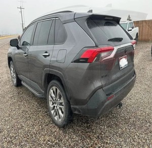 Toyota RAVS 4 SUV hybride diesel neuf d'occasion direction à droite faible kilométrage frais et propre populaire pour son bas prix - Product Image 3