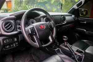 T o y o t a Tacoma TRD 4X4 Off-Road Pick-Up Truck Caja de cambios manual Diesel Turbo Engine AWD Drive Light Interior Asientos de cuero - Product Image 4