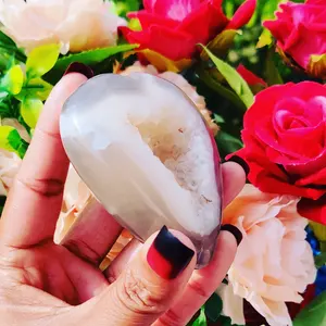 Vente en gros de coeurs en quartz druzy agate naturelle en forme de cœur en cristal, inspiré du feng shui, décorations pour la maison, cadeaux, décoration artistique, design - Product Image 4