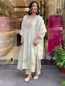 Nouveaux vêtements ethniques à la mode femmes broderie pantalon Kurta droit avec Dupatta pour mariage et Festival Occasion - Product Image 3