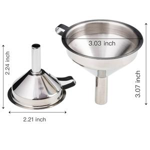 Ensemble de 3 entonnoirs à huile suspendables en acier inoxydable, avec brosse, compatibles lave-vaisselle, distributeur de liquides et de poudres à large ouverture pour la cuisine domestique - Product Image 3