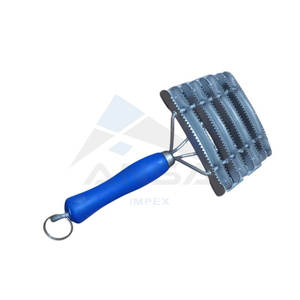 Brosse de toilettage quotidienne EquiCare Pro conçue de manière experte pour un nettoyage efficace, la santé du pelage et l'utilisation avec des kits de toilettage professionnels - Product Image 6