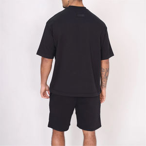 Vente en gros de vêtements tricotés sur mesure pour hommes ensemble t-shirt et short 100% coton pour hommes couleur unie tailleur jumeau avec logo personnalisé - Product Image 3