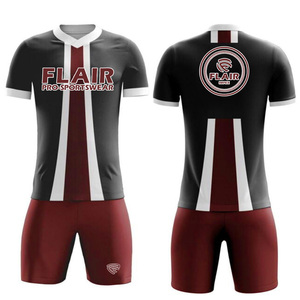 La mejor calidad, diseño personalizado, transpirable, comodidad, conjuntos de uniformes de camiseta de fútbol, servicio OEM para jóvenes, jugadores masculinos, corte automatizado - Product Image 1