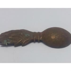 Insignia de artillería 1970-1980. Granadas rusas de la época de Sadam Hussein, tipo cartucho napoleónico. - Product Image 2