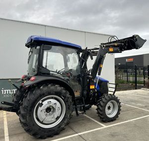 Tractor Usado LOVOL M704 TB-3 con Cabina 4WD |   Tractor agrícola diésel de 65 CV con cargador frontal de enganche rápido Euro en venta. - Product Image 2