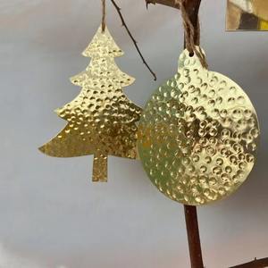 Forma de copos de nieve de metal Decoración navideña Premium Decoración colgante Adornos navideños Artesanía de metal del fabricante indio - Product Image 2