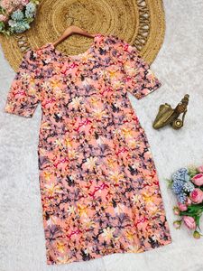 Ensemble Chanderi en coton à imprimé floral audacieux Tenue élégante et confortable pour diverses occasions avec tenue de fête rouge vif - Product Image 3