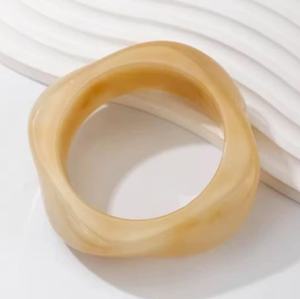 Brazaletes de Resina Facetados Modernos y Personalizables de Estilo Éter - Product Image 2