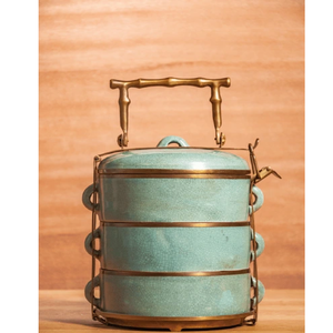 Caja Tiffin de latón, Juego de 3 niveles Tiffin con cuchara Diseño maravilloso Caja Tiffin de picnic de cobre de forma redonda con asa al por mayor - Product Image 4