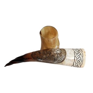 Corne à boire de bœuf de vache sculptée à la main de taille personnalisée avec support inspiré du style animal vikings cadeau de noël par Mehak Impex - Product Image 6
