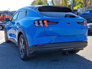 Ford Mustang Mach-E 2022 4WD/AWD, Sistema de Combustible Eléctrico con Tracción en las Cuatro Ruedas, Vehículo Utilitario Deportivo Automático - Product Image 3
