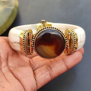 Brazalete de hueso tribal bohemio hecho a mano, brazalete con incrustaciones de latón vintage, respetuoso con el medio ambiente, Exportación al por mayor para la moda - Product Image 6