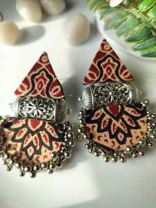 Pendientes colgantes étnicos hechos a mano de estilo moderno de alta calidad al por mayor, tela ligera, artesanía de Metal oxidado, textiles tribales - Product Image 5