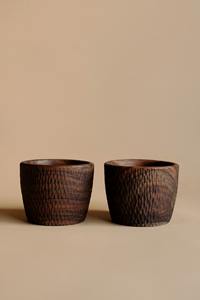 Juego de tres cuencos de madera hechos a mano con acabado texturizado rico para servir o decorar vajilla de madera rústica - Product Image 5