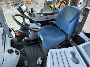 New Holland T7.200 Tracteur agricole à faible consommation de carburant 140HP d'occasion New Holland T6070 Tracteur à roues Core Components Pompe à moteur - Product Image 2