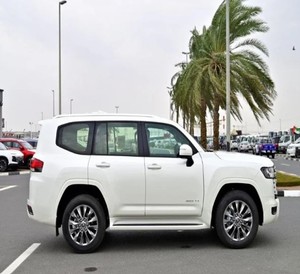 Nouvellement utilisé TOYOTAS LAND CRUISERS 300 GXR V6 sièges en cuir caméra arrière direction gauche - Product Image 1