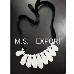 Collier personnalisé en os de coquillage poli fait à la main bijoux artisanaux naturels pour boutiques de créateurs et boutiques de cadeaux - Product Image 2