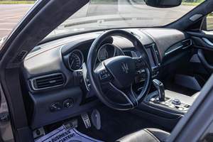 CLEAN 2020 Maserati Gran Turismo Trofeo Conduite à Gauche - Product Image 3