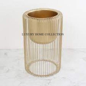 Jardinière esthétique en métal martelé avec lignes contemporaines élégantes pour un arrangement de plantes moderne urbain pour la maison et le bureau - Product Image 3