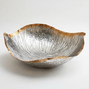 SilkenDine Elite Serving Set The Imperial Opulence Regal Cuenco de servicio hecho a mano chapado en oro con adornos Royal Crest - Product Image 1