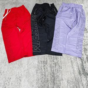 Vente en gros Pantalon de survêtement brodé sur mesure avec strass Pantalon coupe-vent en nylon évasé avec cordon de serrage - Product Image 6