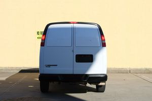 Chevrolet Express Cargo 2500 RWD 2017 Económico con Volante a la Izquierda/Derecha - Product Image 6