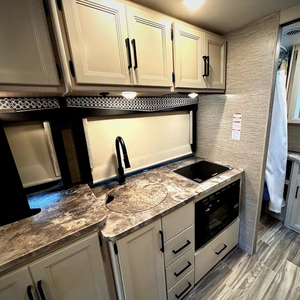 SUPPLIER OF Used 2023 T h o r Motor Coach Ge mini AWD 23TE Class B+ gas motorhome - Product Image 4